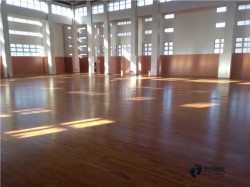 較好的運(yùn)動木地板很滑怎么辦